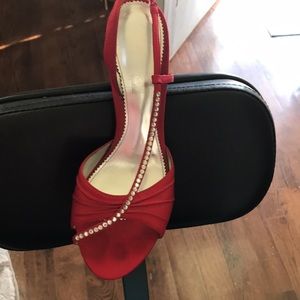 7 1/2 LIPSTICK  R E D HEELS. GORGEOUS❤️Rhinestones going up & back to toe box❤️